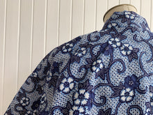 Load image into Gallery viewer, Vintage Haori/Kimono Blue Floral 1970s - novmtl
