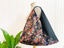 Load image into Gallery viewer, *Handmade* Origami bag | Market bag | Asanoha x Chrysanthemum (Black)
