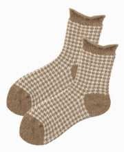 Load image into Gallery viewer, Loose Cuff Cotton Socks | Houndstooth