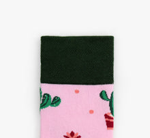 Load image into Gallery viewer, mismatched socks funky socks cotton