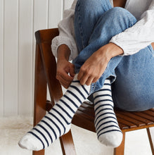 Charger l'image dans la galerie, Chaussettes Crew | Laine | Rayures blanches