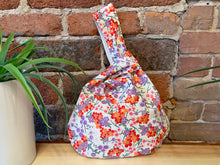 Load image into Gallery viewer, Handmade Japanese Knot bag - Beige Floral *Size M*
