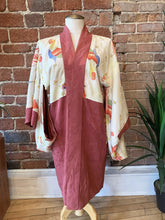 Load image into Gallery viewer, Vintage Haori/Kimono Floral 1970s
