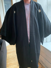 Load image into Gallery viewer, Men&#39;s Vintage Haori/Kimono Black 1980s
