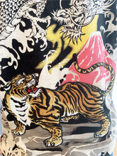 Charger l&#39;image dans la galerie, T-shirt brodé  le dragon et le tigre (noir)
