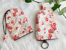 Load image into Gallery viewer, Handmade Key pouch - Key holder | Beige Floral
