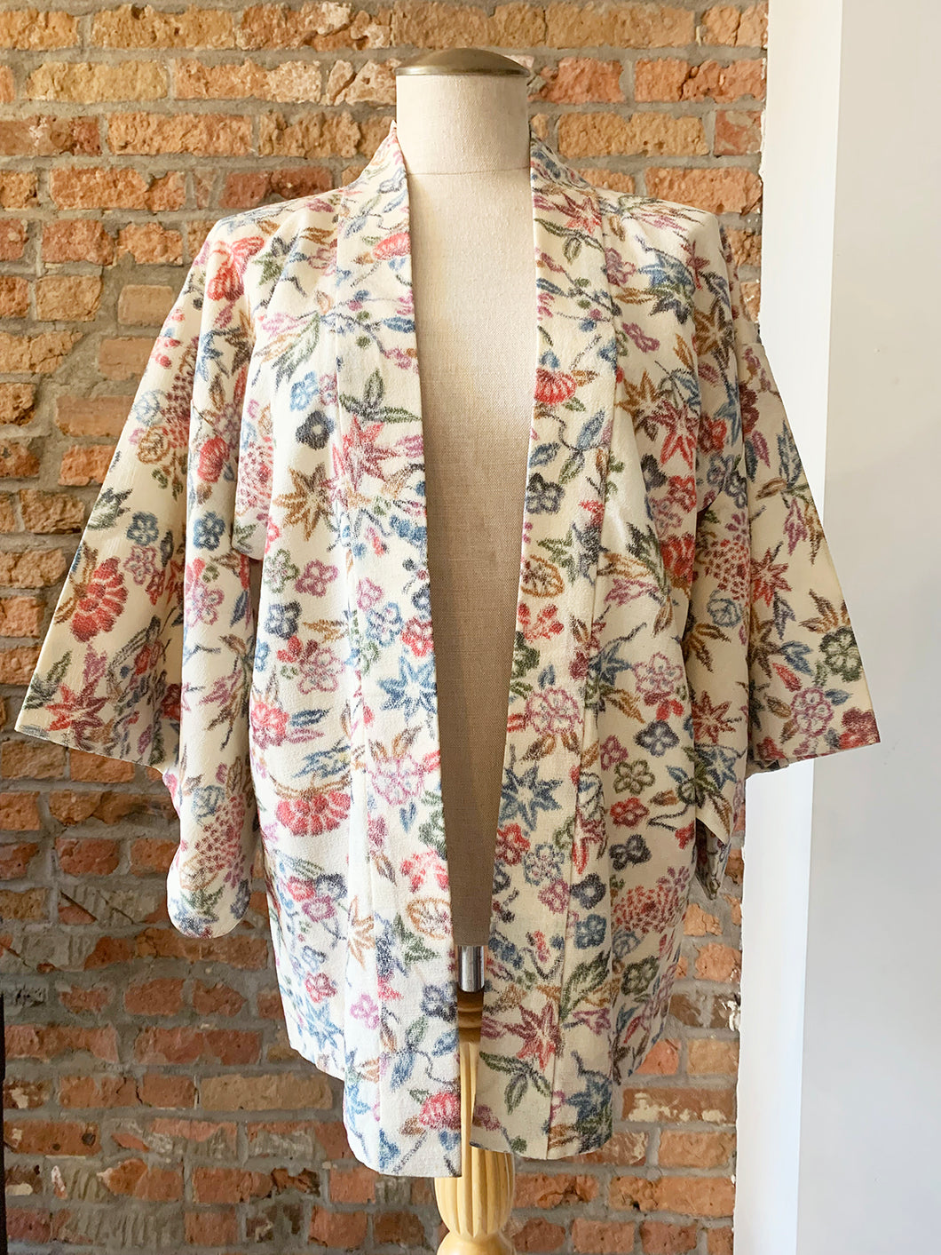 New Arrival ! Vintage Haori/Kimono Beige Floral 1960s