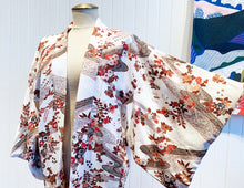Load image into Gallery viewer, Vintage Haori/Kimono Beige Floral 1960s

