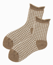 Load image into Gallery viewer, Loose Cuff Cotton Socks | Houndstooth
