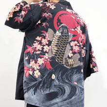 Charger l&#39;image dans la galerie, Chemise kimono - Poisson Koi avec des fleurs rouges | Kimono Anime

